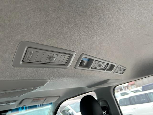 ハイエースバン スーパーＧＬ　ダークプライム　ＴＲＤＦスポイラー／ＴＲＤマッドフラップ／ＸＴＲＥＭＥ－Ｊ１６インチアルミホイール／レザー調シートカバー／（52枚目）