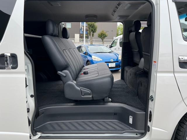 ハイエースバン スーパーＧＬ　ダークプライム　ＴＲＤＦスポイラー／ＴＲＤマッドフラップ／ＸＴＲＥＭＥ－Ｊ１６インチアルミホイール／レザー調シートカバー／（54枚目）