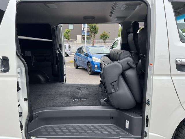 ハイエースバン スーパーＧＬ　ダークプライム　ＴＲＤＦスポイラー／ＴＲＤマッドフラップ／ＸＴＲＥＭＥ－Ｊ１６インチアルミホイール／レザー調シートカバー／（56枚目）