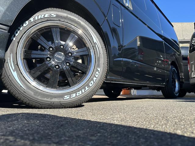 ハイエースバン スーパーＧＬ　リラクベース　タイプＩＩ　ローダウン／フロントスポイラー／リアルーフスポイラー／Ｄｙｎａｓｔｙ１７インチアルミホイール／純正７インチナビ／（13枚目）