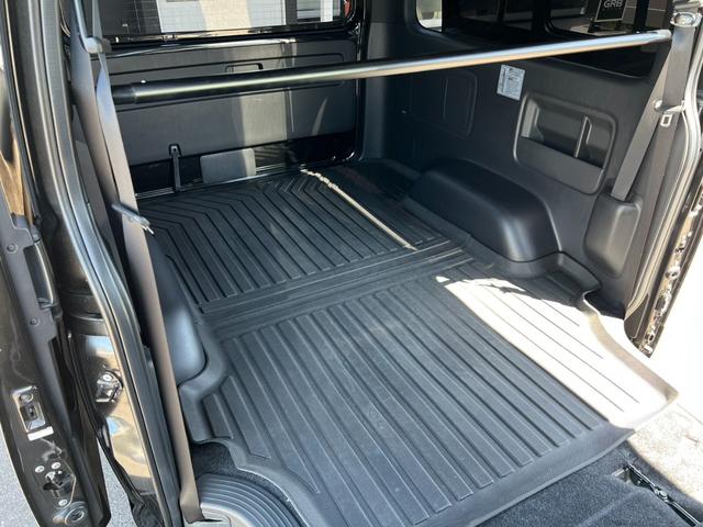 ハイエースバン スーパーＧＬ　リラクベース　タイプＩＩ　ローダウン／フロントスポイラー／リアルーフスポイラー／Ｄｙｎａｓｔｙ１７インチアルミホイール／純正７インチナビ／（57枚目）