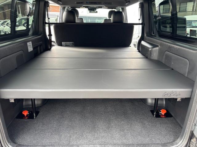 ハイエースバン スーパーＧＬ　リラクベース　タイプＩＩ　４ＷＤ／寒冷地仕様／ＸＴＲＥＭＥ－Ｊ１６インチアルミ／ＲＴタイヤ／ベッドキット／パノラミックビューモニター／（4枚目）