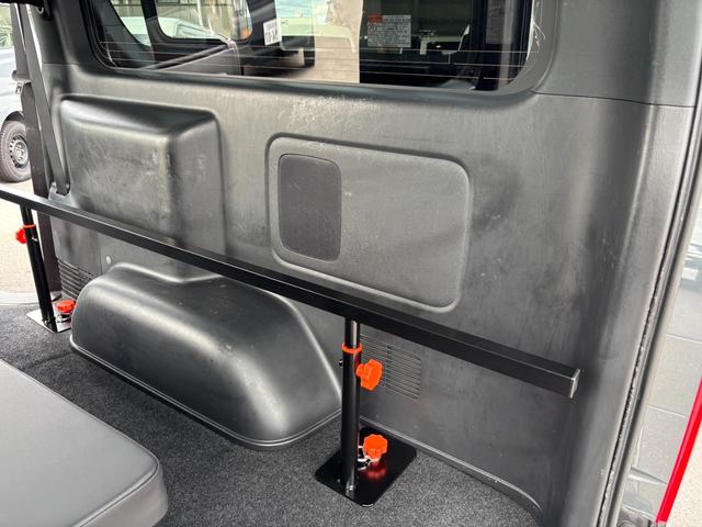 ハイエースバン スーパーＧＬ　リラクベース　タイプＩＩ　４ＷＤ／寒冷地仕様／ＸＴＲＥＭＥ－Ｊ１６インチアルミ／ＲＴタイヤ／ベッドキット／パノラミックビューモニター／（59枚目）