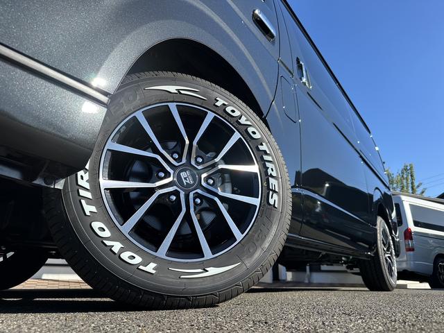 ハイエースワゴン ＧＬ　４列１０人乗り／ＢＩＧ－Ｘ／シートカバー／ベッド／１６インチＡＷ／パノラミックビュー／デジミラ／パワスラ（13枚目）