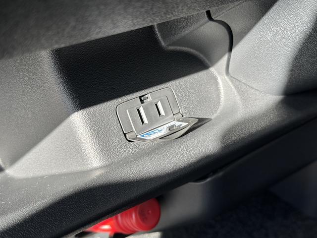 ハイエースワゴン ＧＬ　４列１０人乗り／ＢＩＧ－Ｘ／シートカバー／ベッド／１６インチＡＷ／パノラミックビュー／デジミラ／パワスラ（40枚目）