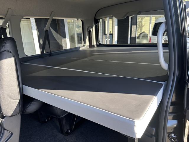 ハイエースワゴン ＧＬ　４列１０人乗り／ＢＩＧ－Ｘ／シートカバー／ベッド／１６インチＡＷ／パノラミックビュー／デジミラ／パワスラ（50枚目）