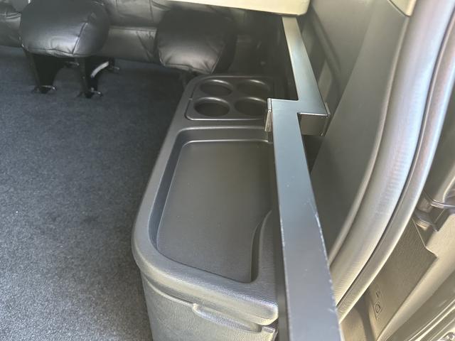 ハイエースワゴン ＧＬ　４列１０人乗り／ＢＩＧ－Ｘ／シートカバー／ベッド／１６インチＡＷ／パノラミックビュー／デジミラ／パワスラ（53枚目）