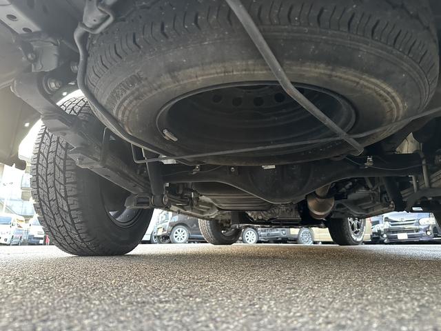 ハイエースバン スーパーＧＬ　リラクベース　タイプＩＩ　４ＷＤ／寒冷地仕様／バッドフェイス／デイライト付フロントスポイラー／１６インチアルミホイール／ＡＴタイヤ（26枚目）