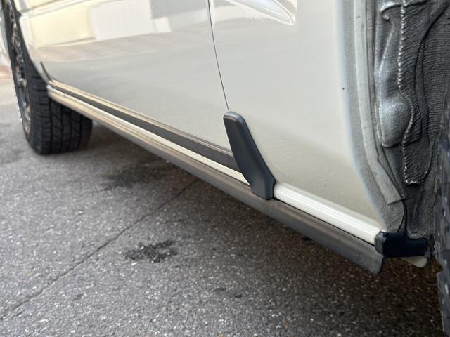 ハイエースバン スーパーＧＬ　リラクベース　タイプＩＩ　４ＷＤ／寒冷地仕様／バッドフェイス／デイライト付フロントスポイラー／１６インチアルミホイール／ＡＴタイヤ（34枚目）