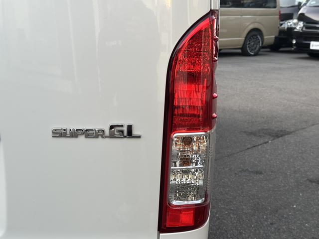 ハイエースバン スーパーＧＬ　リラクベース　タイプＩＩ　４ＷＤ／寒冷地仕様／バッドフェイス／デイライト付フロントスポイラー／１６インチアルミホイール／ＡＴタイヤ（35枚目）