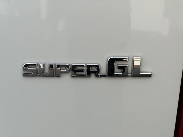 ハイエースバン スーパーＧＬ　リラクベース　タイプＩＩ　４ＷＤ／寒冷地仕様／バッドフェイス／デイライト付フロントスポイラー／１６インチアルミホイール／ＡＴタイヤ（36枚目）