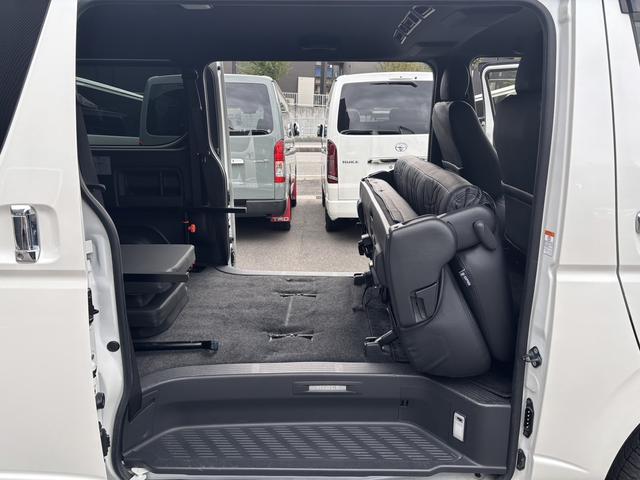 ハイエースバン スーパーＧＬ　リラクベース　タイプＩＩ　４ＷＤ／寒冷地仕様／バッドフェイス／デイライト付フロントスポイラー／１６インチアルミホイール／ＡＴタイヤ（55枚目）
