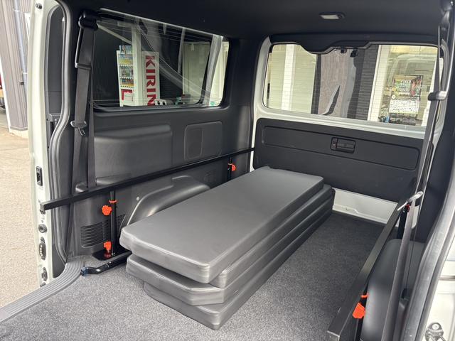 ハイエースバン スーパーＧＬ　リラクベース　タイプＩＩ　４ＷＤ／寒冷地仕様／バッドフェイス／デイライト付フロントスポイラー／１６インチアルミホイール／ＡＴタイヤ（57枚目）