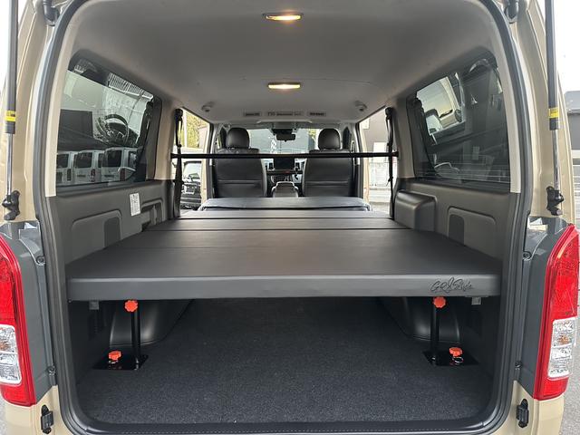 ハイエースバン ロングスーパーＧＬ　アースカラー／ＲＡＹＳアルミホイール／ＢＩＧ－Ｘ／ベッドキット／シートカバー／パノラミック／デジミラ／パワスラ／（3枚目）