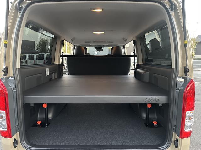 ハイエースバン ロングスーパーＧＬ　アースカラー／ＲＡＹＳアルミホイール／ＢＩＧ－Ｘ／ベッドキット／シートカバー／パノラミック／デジミラ／パワスラ／（20枚目）