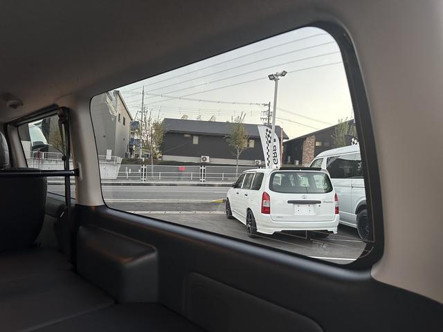 ハイエースバン ロングスーパーＧＬ　アースカラー／ＲＡＹＳアルミホイール／ＢＩＧ－Ｘ／ベッドキット／シートカバー／パノラミック／デジミラ／パワスラ／（56枚目）