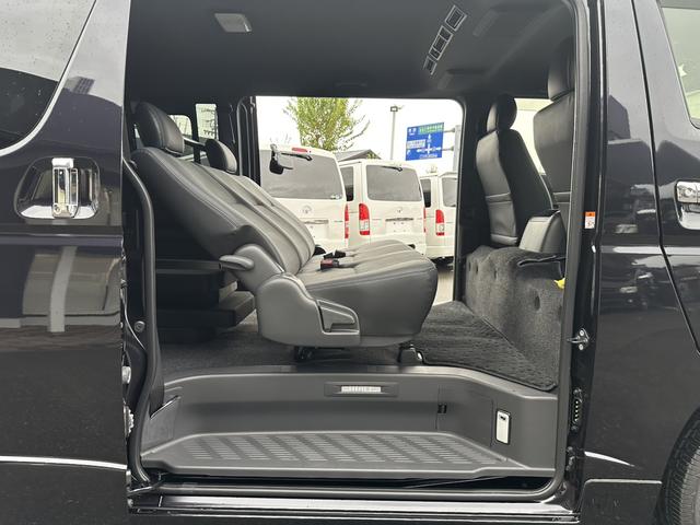 ハイエースバン スーパーGL ダークプライムII ローダウン/モデリスタフルエアロ/ESSEX17インチアルミホイール/ベッドキット/パノラミックビューモニター/パワースライドドア/デジタルインナーミラー(19枚目)