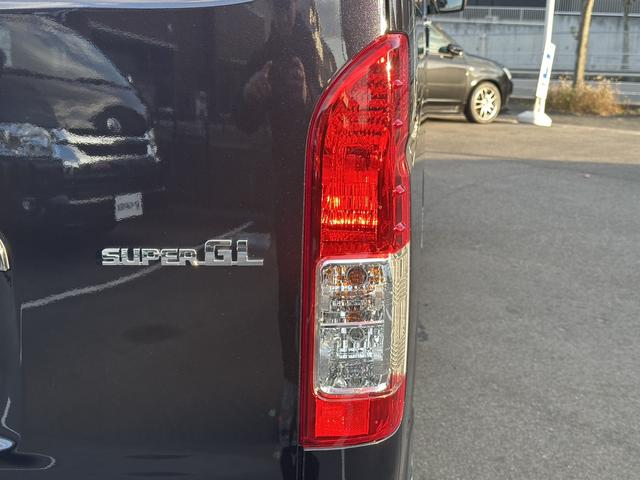 ハイエースバン スーパーGL ダークプライムII ローダウン/モデリスタフルエアロ/ESSEX17インチアルミホイール/ベッドキット/パノラミックビューモニター/パワースライドドア/デジタルインナーミラー(35枚目)