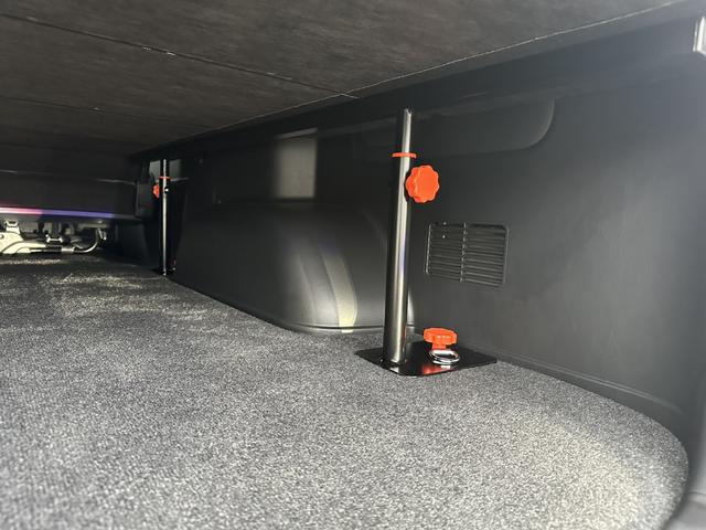 ハイエースバン スーパーGL ダークプライムII ローダウン/モデリスタフルエアロ/ESSEX17インチアルミホイール/ベッドキット/パノラミックビューモニター/パワースライドドア/デジタルインナーミラー(55枚目)