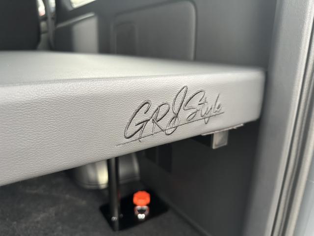 ハイエースバン スーパーGL ダークプライムII ローダウン/モデリスタフルエアロ/ESSEX17インチアルミホイール/ベッドキット/パノラミックビューモニター/パワースライドドア/デジタルインナーミラー(56枚目)