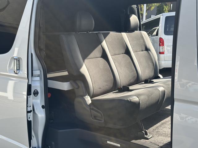 ハイエースバン スーパーＧＬ　ダークプライムＩＩ　ＢＩＧ－ＤＡ／パワ－スライドドア／パノラミックビューモニター／ＴＲＤフロントスポイラー／バルベロ１７インチアルミホイール／ベッドキット（18枚目）