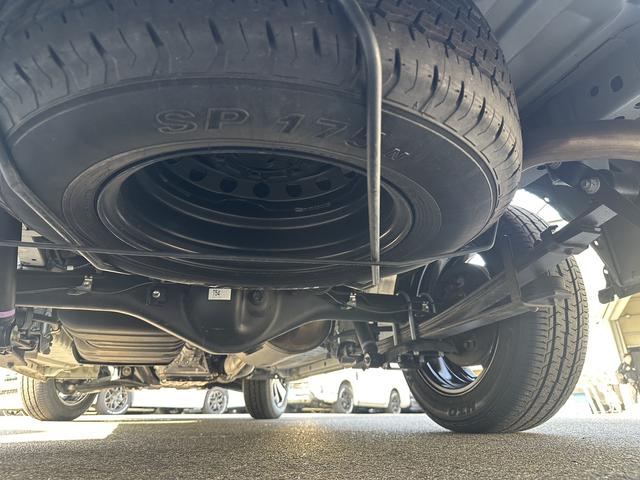 ハイエースバン スーパーＧＬ　ダークプライムＩＩ　ＢＩＧ－ＤＡ／パワ－スライドドア／パノラミックビューモニター／ＴＲＤフロントスポイラー／バルベロ１７インチアルミホイール／ベッドキット（25枚目）