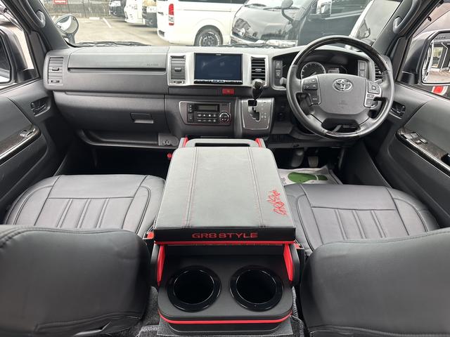 ハイエースバン スーパーＧＬ　ダークプライムＩＩ　ローダウン／ＢＩＧＸナビ／ＲＡＹＳ１６インチアルミホイール／パノラミックビュー／デジミラ／センターコンソール／ベッドキット（15枚目）