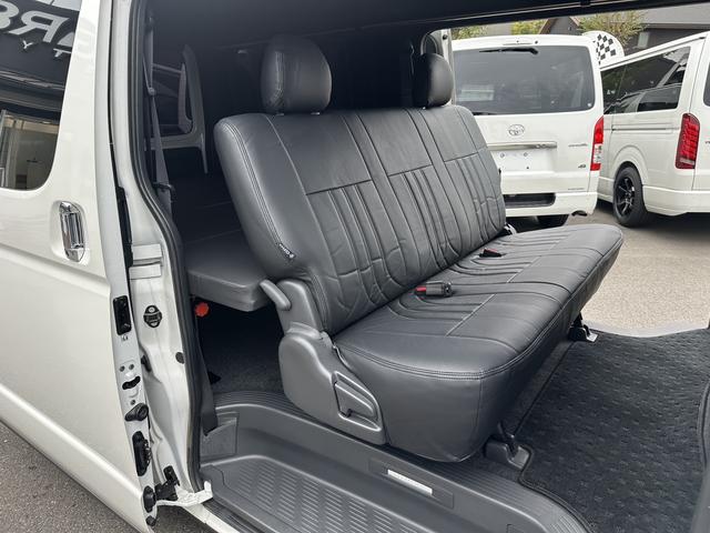 ハイエースバン スーパーＧＬ　ダークプライムＩＩ　ローダウン／ＢＩＧＸナビ／ＲＡＹＳ１６インチアルミホイール／パノラミックビュー／デジミラ／センターコンソール／ベッドキット（19枚目）