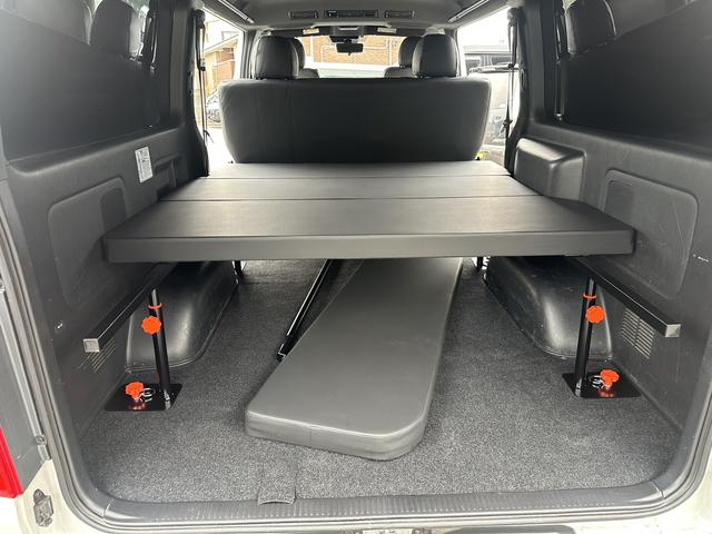 ハイエースバン スーパーＧＬ　ダークプライムＩＩ　ローダウン／ＢＩＧＸナビ／ＲＡＹＳ１６インチアルミホイール／パノラミックビュー／デジミラ／センターコンソール／ベッドキット（20枚目）