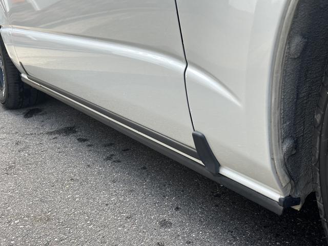 ハイエースバン スーパーＧＬ　ダークプライムＩＩ　ローダウン／ＢＩＧＸナビ／ＲＡＹＳ１６インチアルミホイール／パノラミックビュー／デジミラ／センターコンソール／ベッドキット（33枚目）