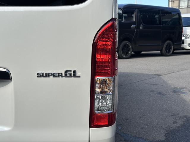 ハイエースバン スーパーＧＬ　ダークプライムＩＩ　ローダウン／ＢＩＧＸナビ／ＲＡＹＳ１６インチアルミホイール／パノラミックビュー／デジミラ／センターコンソール／ベッドキット（36枚目）