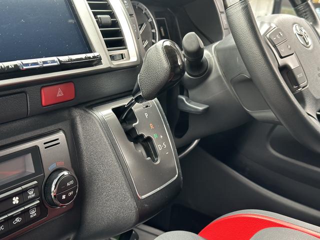 ハイエースバン スーパーＧＬ　ダークプライムＩＩ　ローダウン／ＢＩＧＸナビ／ＲＡＹＳ１６インチアルミホイール／パノラミックビュー／デジミラ／センターコンソール／ベッドキット（41枚目）