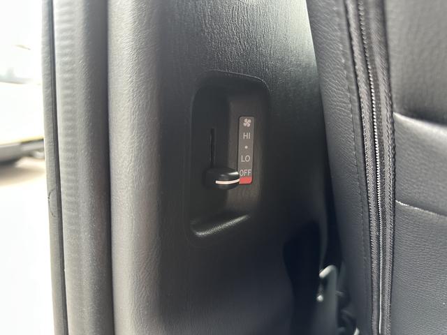 ハイエースバン スーパーＧＬ　ダークプライムＩＩ　ローダウン／ＢＩＧＸナビ／ＲＡＹＳ１６インチアルミホイール／パノラミックビュー／デジミラ／センターコンソール／ベッドキット（50枚目）