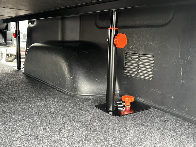 ハイエースバン スーパーＧＬ　ダークプライムＩＩ　ローダウン／ＢＩＧＸナビ／ＲＡＹＳ１６インチアルミホイール／パノラミックビュー／デジミラ／センターコンソール／ベッドキット（56枚目）