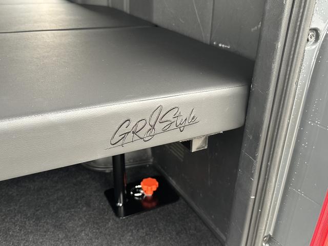 ハイエースバン スーパーＧＬ　ダークプライムＩＩ　ローダウン／ＢＩＧＸナビ／ＲＡＹＳ１６インチアルミホイール／パノラミックビュー／デジミラ／センターコンソール／ベッドキット（59枚目）