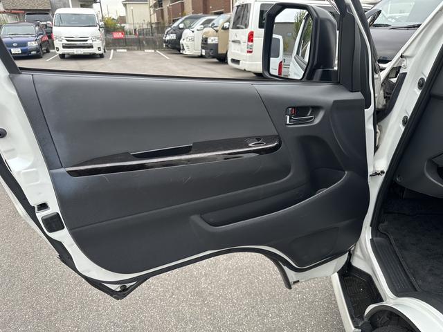 ハイエースバン スーパーＧＬ　ダークプライムＩＩ　ローダウン／ＢＩＧＸナビ／ＲＡＹＳ１６インチアルミホイール／パノラミックビュー／デジミラ／センターコンソール／ベッドキット（63枚目）