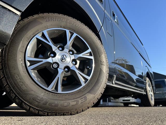 ハイエースバン スーパーGL ダークプライムII 寒冷地仕様/ベッドキット/GR8センターコンソール/純正15インチアルミホイール/純正ナビ/ETC2.0/トヨタセーフティセンス/助手席エアバッグ/LEDヘッドライト/純正フロアマット(10枚目)