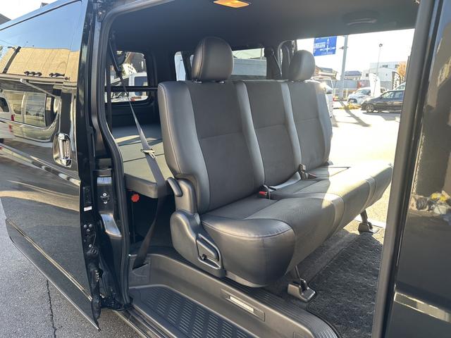 ハイエースバン スーパーGL ダークプライムII 寒冷地仕様/ベッドキット/GR8センターコンソール/純正15インチアルミホイール/純正ナビ/ETC2.0/トヨタセーフティセンス/助手席エアバッグ/LEDヘッドライト/純正フロアマット(16枚目)