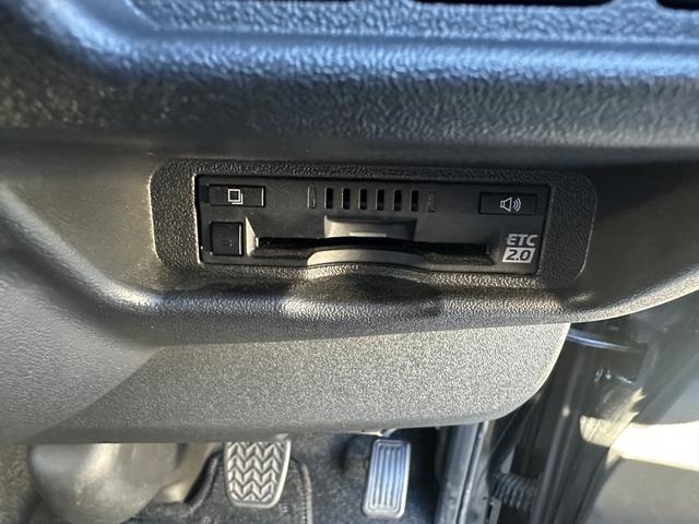 ハイエースバン スーパーGL ダークプライムII 寒冷地仕様/ベッドキット/GR8センターコンソール/純正15インチアルミホイール/純正ナビ/ETC2.0/トヨタセーフティセンス/助手席エアバッグ/LEDヘッドライト/純正フロアマット(19枚目)