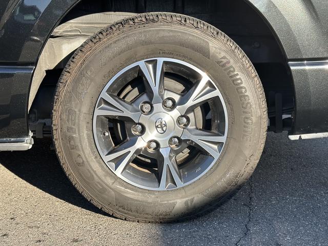 ハイエースバン スーパーGL ダークプライムII 寒冷地仕様/ベッドキット/GR8センターコンソール/純正15インチアルミホイール/純正ナビ/ETC2.0/トヨタセーフティセンス/助手席エアバッグ/LEDヘッドライト/純正フロアマット(25枚目)