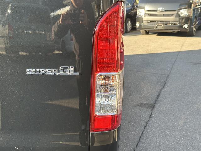 ハイエースバン スーパーGL ダークプライムII 寒冷地仕様/ベッドキット/GR8センターコンソール/純正15インチアルミホイール/純正ナビ/ETC2.0/トヨタセーフティセンス/助手席エアバッグ/LEDヘッドライト/純正フロアマット(40枚目)