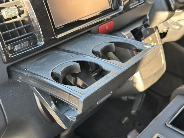 ハイエースバン スーパーGL ダークプライムII 寒冷地仕様/ベッドキット/GR8センターコンソール/純正15インチアルミホイール/純正ナビ/ETC2.0/トヨタセーフティセンス/助手席エアバッグ/LEDヘッドライト/純正フロアマット(49枚目)