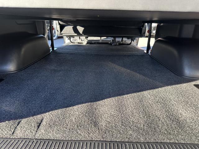 ハイエースバン スーパーGL ダークプライムII 寒冷地仕様/ベッドキット/GR8センターコンソール/純正15インチアルミホイール/純正ナビ/ETC2.0/トヨタセーフティセンス/助手席エアバッグ/LEDヘッドライト/純正フロアマット(57枚目)