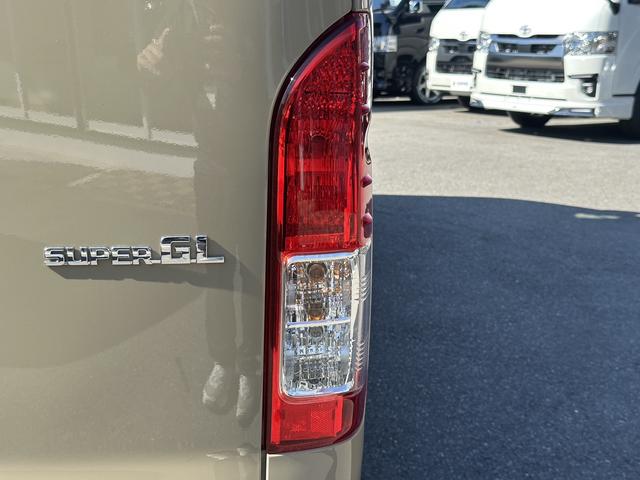 ハイエースバン ロングスーパーGL 4WD/寒冷地仕様/丸目ヘッドライト/カロッツェリア7inナビ/デジタルインナーミラ-/パノラミックビューモニター/パワ-スライドドア/ベッドキット(33枚目)