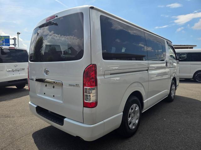 ハイエースバン スーパーGL ダークプライム アルパイン7インチナビ/バックモニター/ETC/スマートキ-/両面スライドドア/AC100V/GR8ベッドキット/LEDヘッドライト/ハーフレザーシート/助手席エアバッグ/純正ドアバイザー(11枚目)