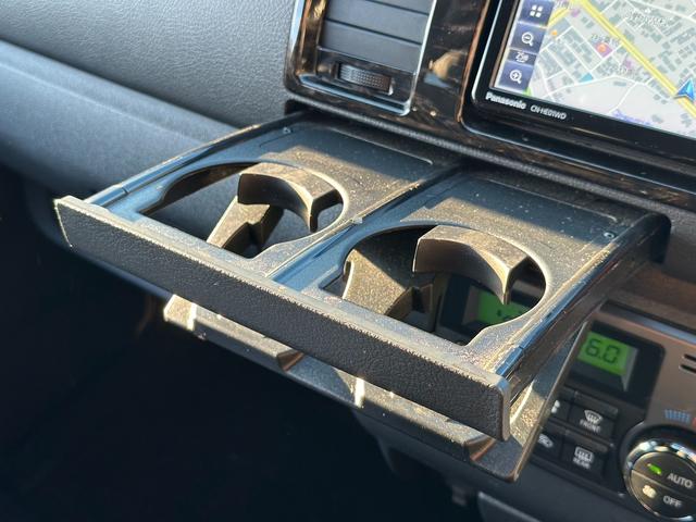 ハイエースバン スーパーＧＬ　ダークプライムＩＩ　モデリスタフルエアロ／パワースライドドア／パノラミックビューモニター／デジタルインナーミラー／１６インチアルミホイール／ベッドキット／荷室カーゴマット／ストラーダ７インチナビ／助手席エアバッグ（50枚目）