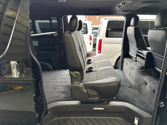 ハイエースバン スーパーＧＬ　ダークプライムＩＩ　４ＷＤ／ＴＲＤフルエアロ／マッドフラップ／ＥＳＳＥＸ１６インチアルミホイール／アルパインＢＩＧＸナビ／Ｖａｌｅｎｔｉ製ヘッドライト／デジタルインナーミラー／センターコンソール／助手席エアバッグ（53枚目）