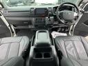 ハイエースバン スーパーＧＬ　ダークプライム　ＴＲＤＦスポイラー／ＴＲＤマッドフラップ／ＸＴＲＥＭＥ－Ｊ１６インチアルミホイール／レザー調シートカバー／（4枚目）