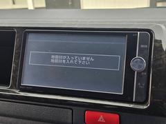 ２人乗り仕様／スマートキー／純正７インチナビ／ＥＴＣ／助手席エアバッグ／トヨタセーフティセンスＬＥＤヘッドライト／ＡＣ１００Ｖアクセサリー／小窓付きスライドドア／ドアバイザー／ハーフレザーシート 4