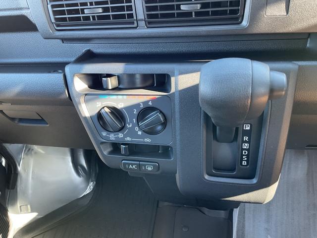 ハイゼットカーゴ スペシャルクリーン　障害物センサー　衝突被害軽減ブレーキ　パワステ　プライバシーガラス　布ハンドル　キーレス　ＡＢＳ　ＥＳＣ　オーバーヘッドシェルフ（11枚目）